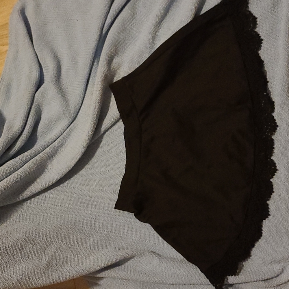 LA hearts black flowy mini skirt with scallop lace bottom